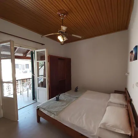 Theo Apartment