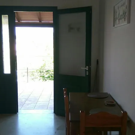 Apartment Theo *